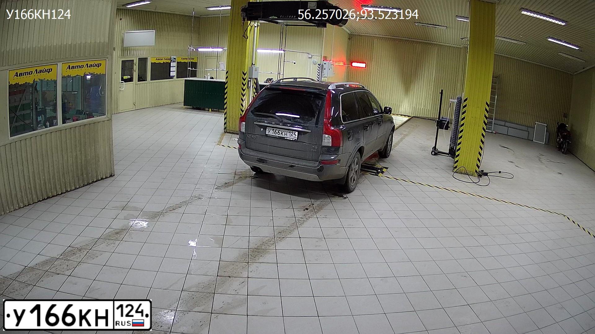 Фото автомобиля VOLVO XC90, 2012 — госномер У166КН124. Цвет: СЕРЫЙ