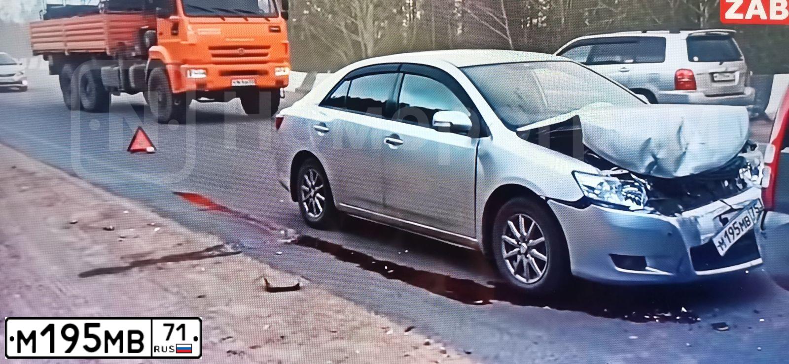 Фото автомобиля RENAULT SANDERO, 2012 — госномер Т147НУ71. Цвет: ЧЕРНЫЙ