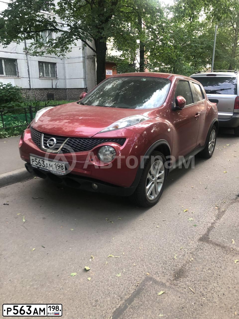 Фото автомобиля NISSAN JUKE, 2012 — госномер Р563АМ198. Цвет: Красный