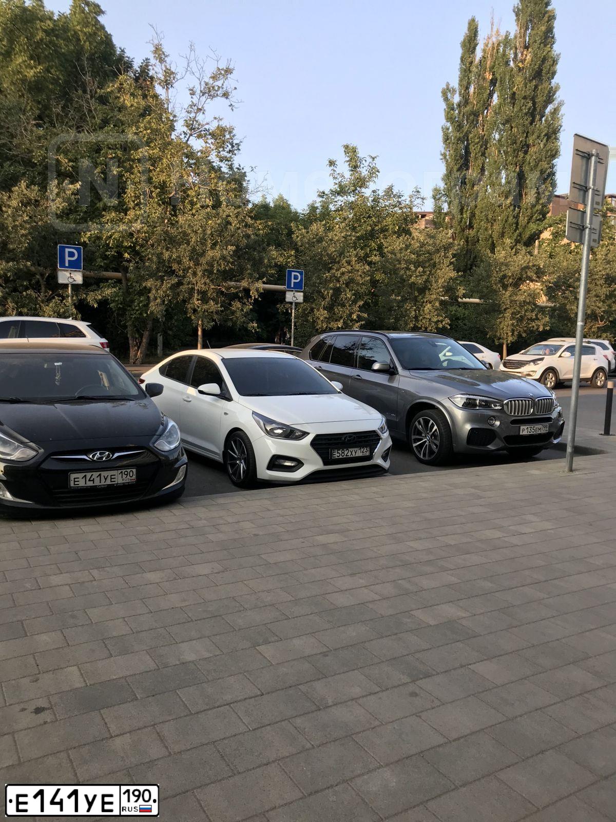 Фото автомобиля HYUNDAI SOLARIS, 2012 — госномер С174РР193. Цвет: ЧЕРНЫЙ