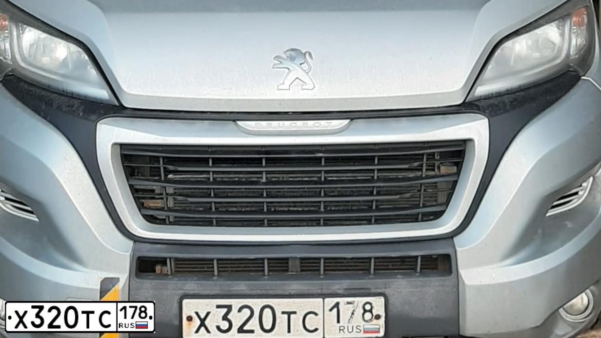 Фото автомобиля PEUGEOT BOXER, 2017 — госномер Х406НН799. Цвет: СЕРЕБРИСТЫЙ