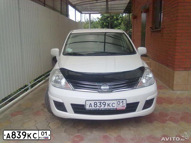 Фото автомобиля NISSAN TIIDA, 2011 — госномер Е398СВ123. Цвет: БЕЛЫЙ