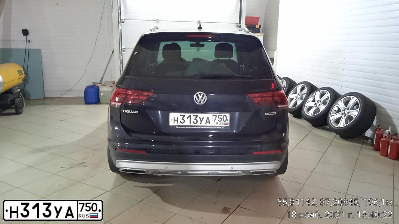 Фото автомобиля VOLKSWAGEN TIGUAN, 2018 — госномер Н313УА750. Цвет: ЧЕРНЫЙ