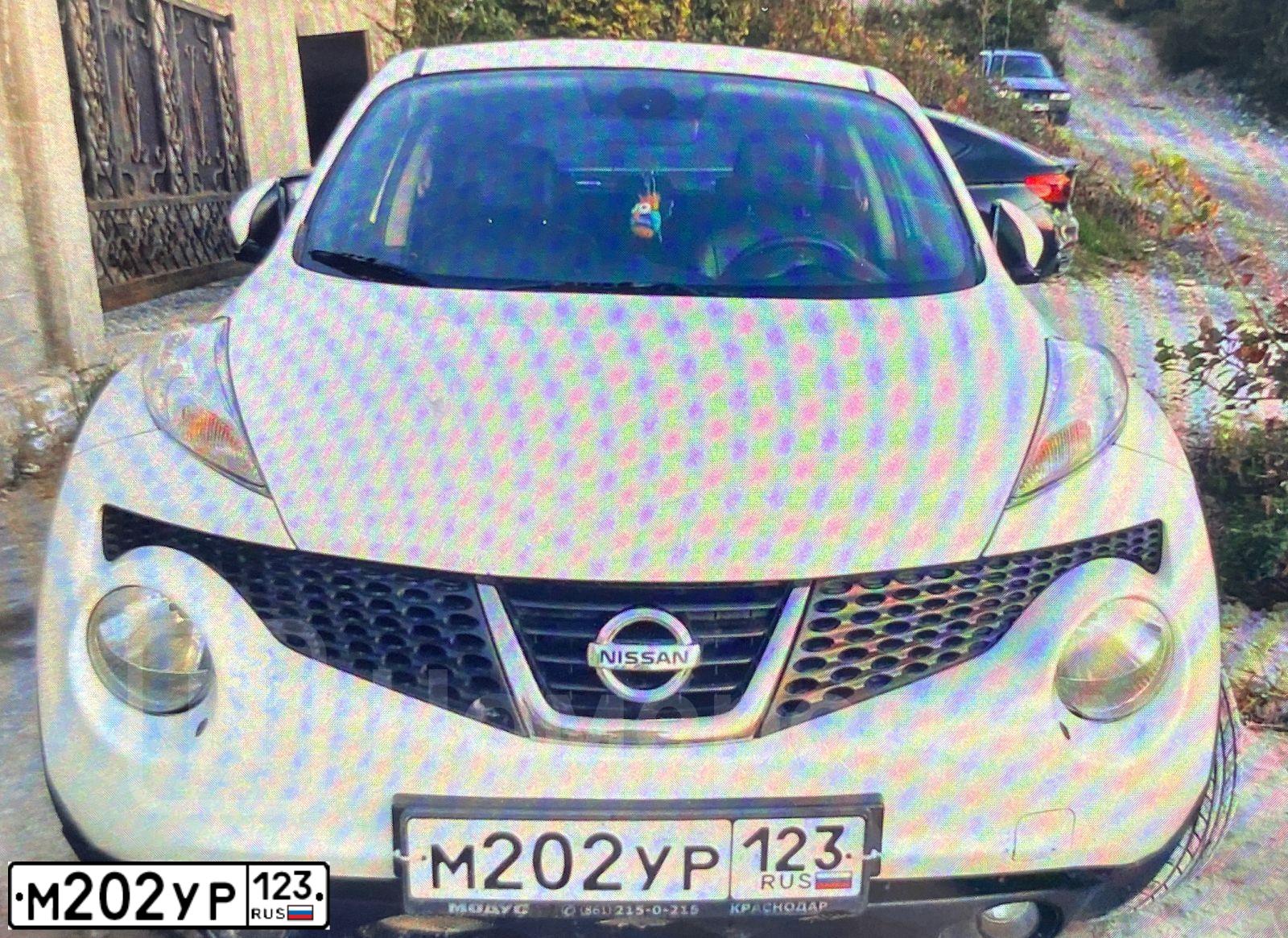 Фото автомобиля NISSAN JUKE, 2012 — госномер М202УР123. Цвет: Белый