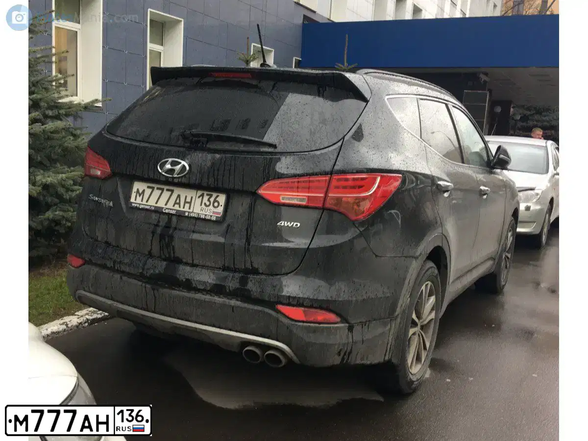 Фото автомобиля HYUNDAI SANTA FE, 2015 — госномер М777АН136. Цвет: ЧЕРНЫЙ