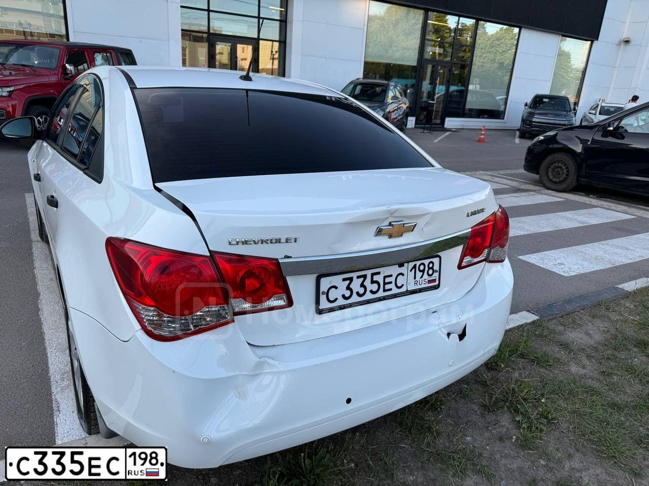 Фото автомобиля CHEVROLET CRUZE, 2012 — госномер Т045СА47. Цвет: Белый