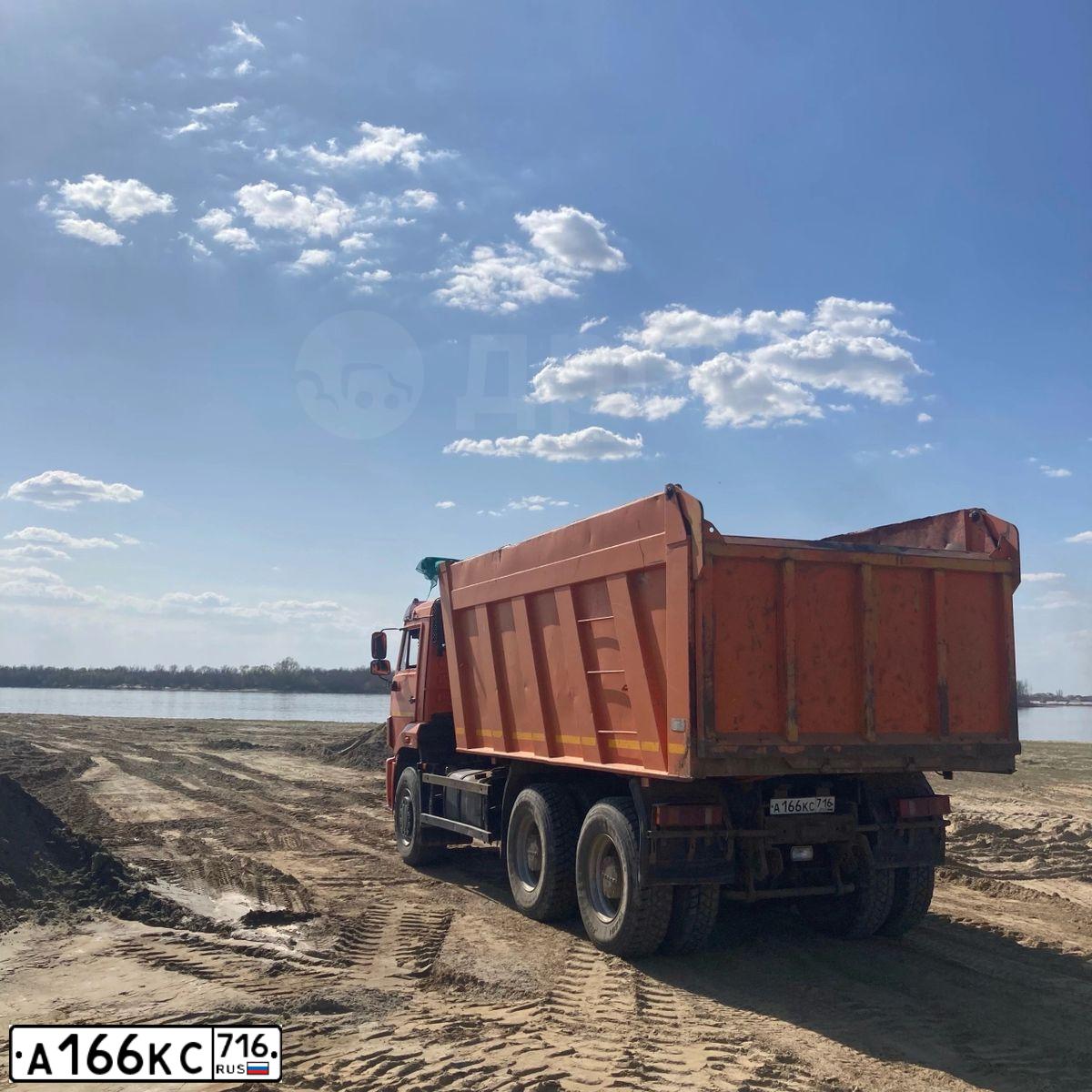 Фото автомобиля KAMAZ 6520 /6X4/, 2012 — госномер Х442СУ05. Цвет: ОРАНЖЕВЫЙ