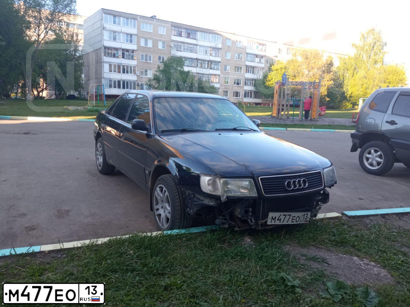 Фото автомобиля AUDI 100, 1993 — госномер М477ЕО13. Цвет: ЧЕРНЫЙ