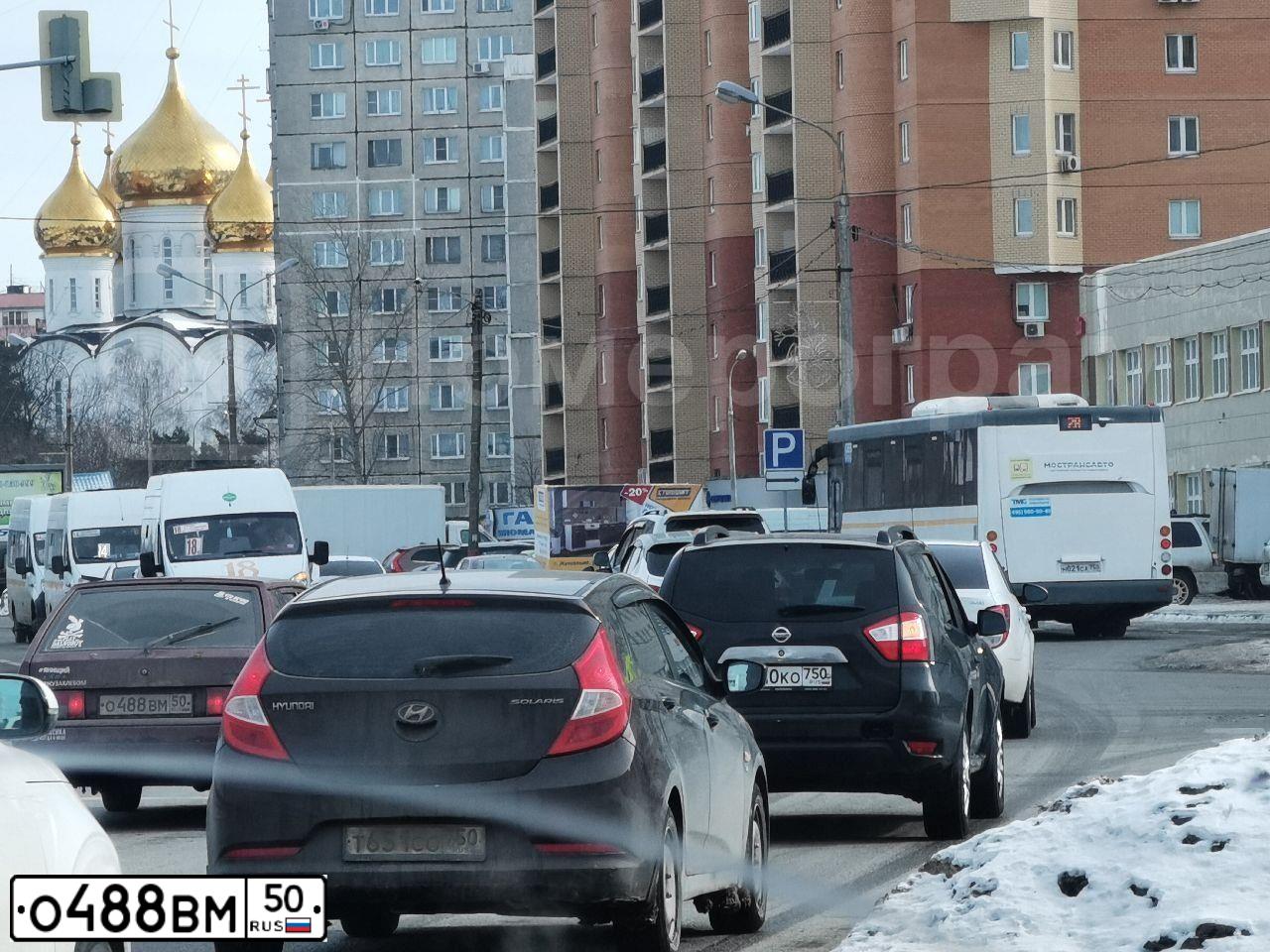 Фото автомобиля МОСКВИЧ 21412, 1990 — госномер О488ВМ50. Цвет: БЕЛЫЙ