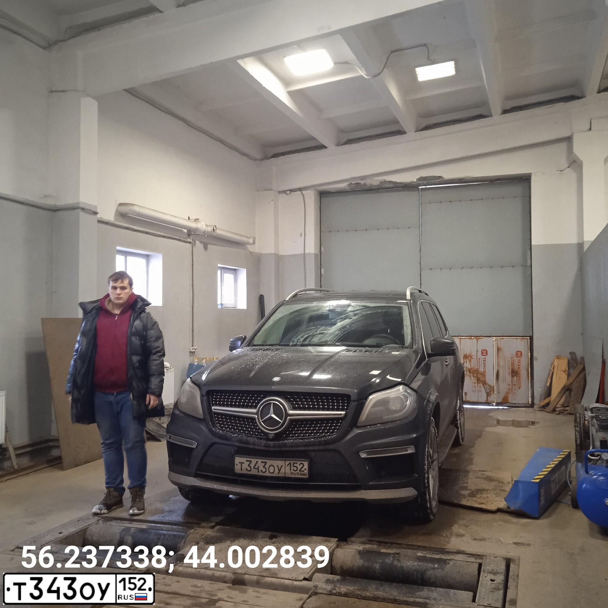 Фото автомобиля MERCEDES GL-KLASSE, 2014 — госномер Т343ОУ152. Цвет: ЧЕРНЫЙ