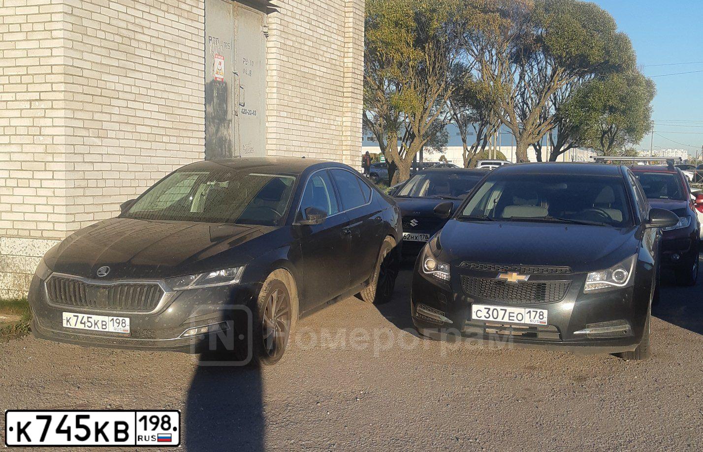 Фото автомобиля SKODA OCTAVIA, 2020 — госномер К497ОВ198. Цвет: ТЕМНО-СЕРЫЙ
