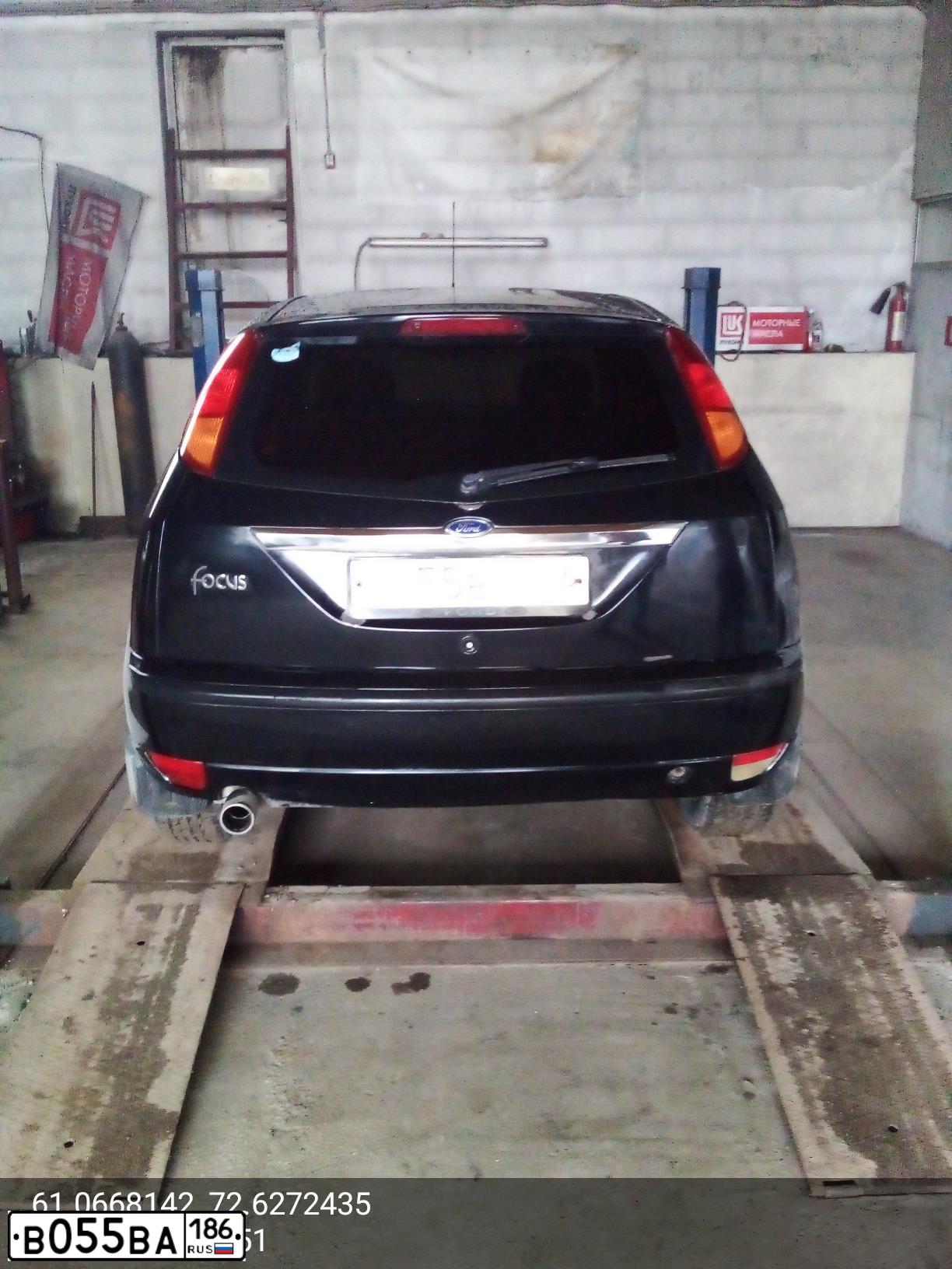 Фото автомобиля FORD FOCUS, 2005 — госномер О002УК86. Цвет: ЧЕРНЫЙ