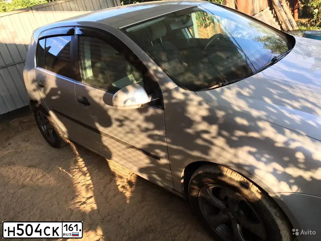 Фото автомобиля VOLKSWAGEN GOLF, 2004 — госномер К421ВВ185