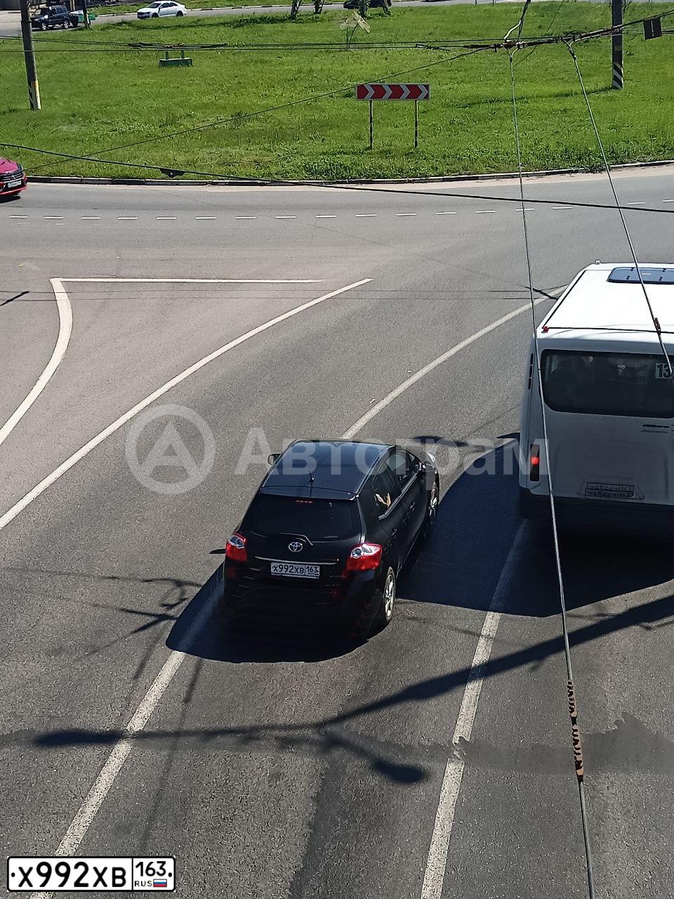 Фото автомобиля TOYOTA AURIS, 2011. Цвет: ЧЕРНЫЙ
