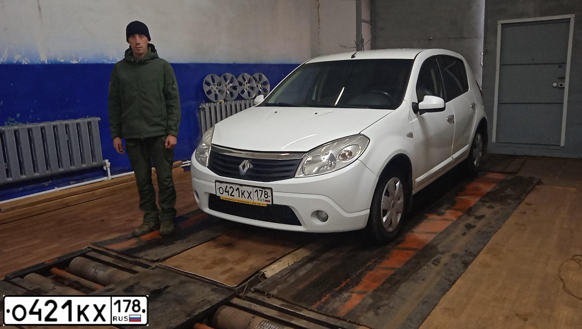 Фото автомобиля RENAULT SANDERO, 2013 — госномер М992КК21