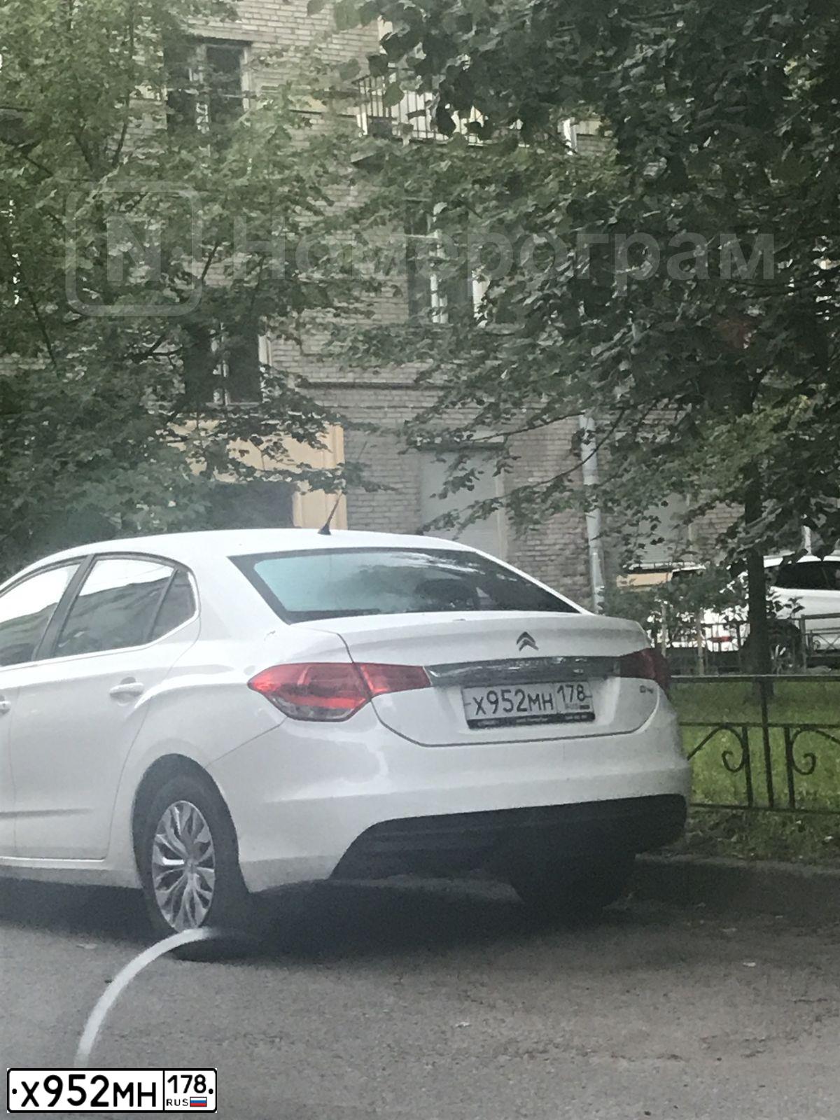 Фото автомобиля CITROEN C4, 2014 — госномер М870ВС198. Цвет: Белый