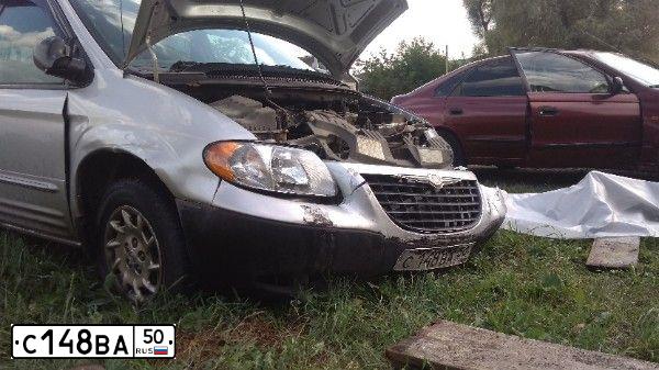 Фото автомобиля CHRYSLER VOYAGER, 2001 — госномер Р888ВК790. Цвет: СЕРЕБРИСТЫЙ