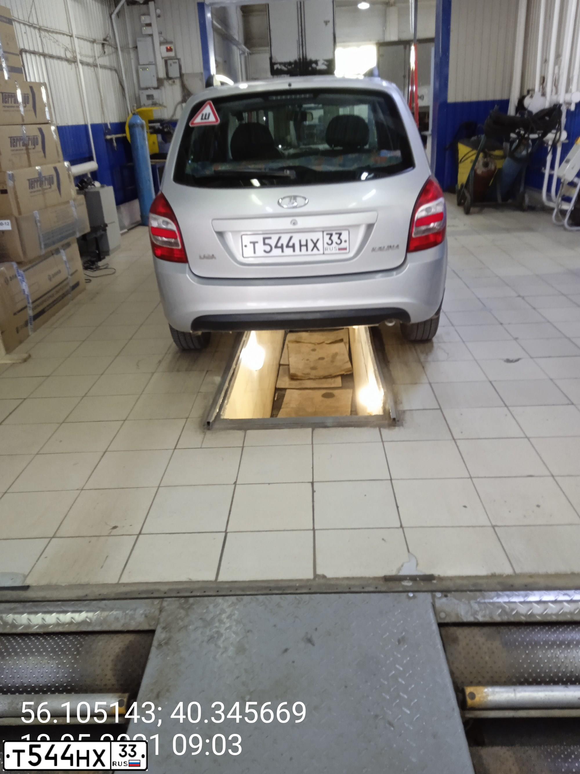 Фото автомобиля LADA KALINA, 2014 — госномер В230ТЕ37. Цвет: Серебристый