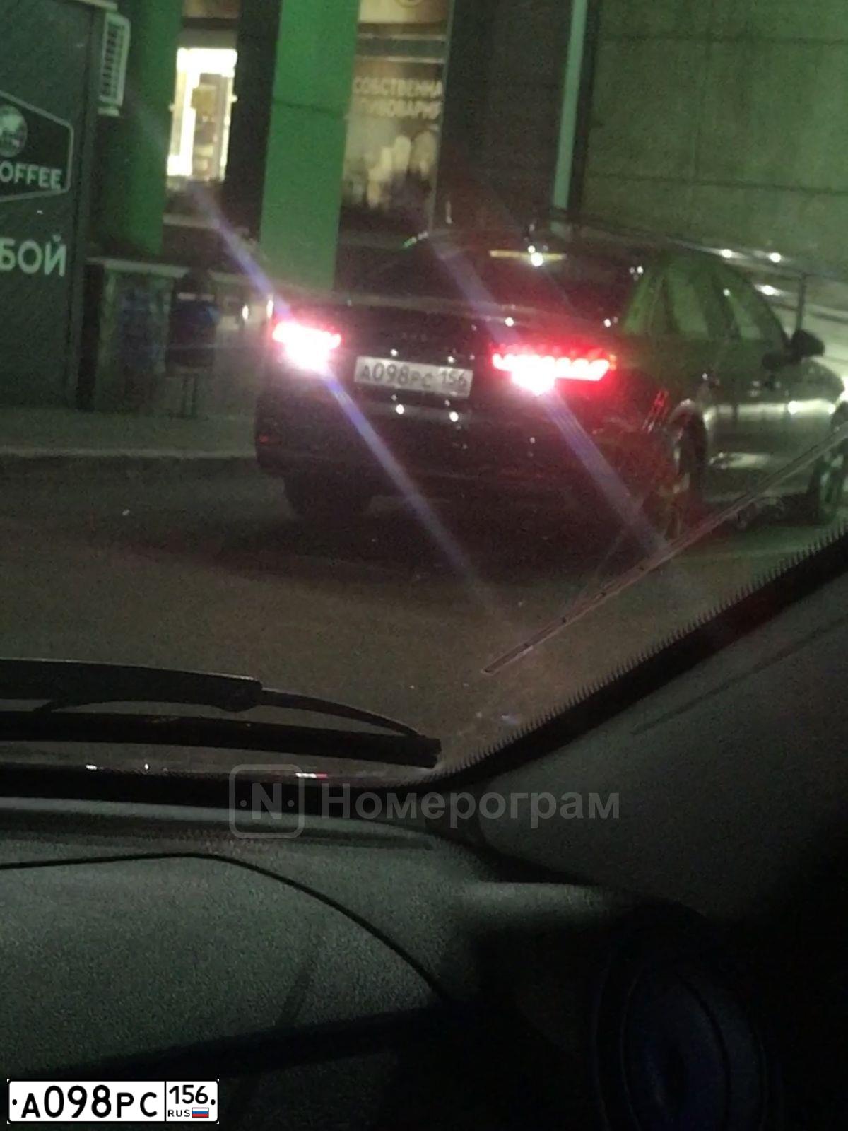 Фото автомобиля AUDI A4, 2021 — госномер Т811НО198. Цвет: ЧЕРНЫЙ