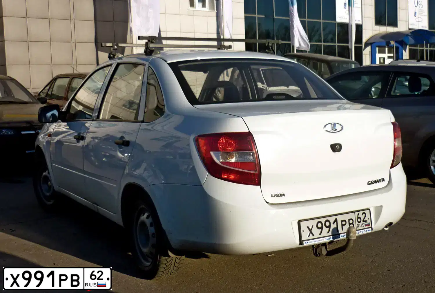 Фото автомобиля LADA 2190 GRANTA, 2012 — госномер А086СУ62. Цвет: Белый