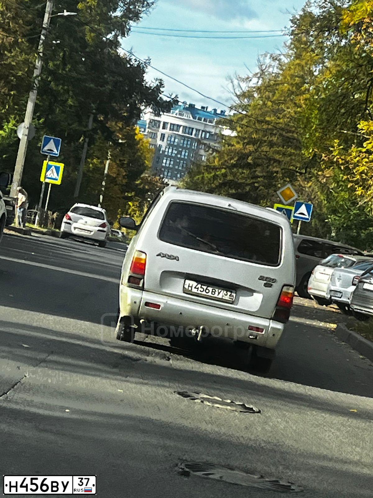Фото автомобиля LADA 2120 NADESHDA, 2004 — госномер Н456ВУ37. Цвет: БЕЖЕВЫЙ