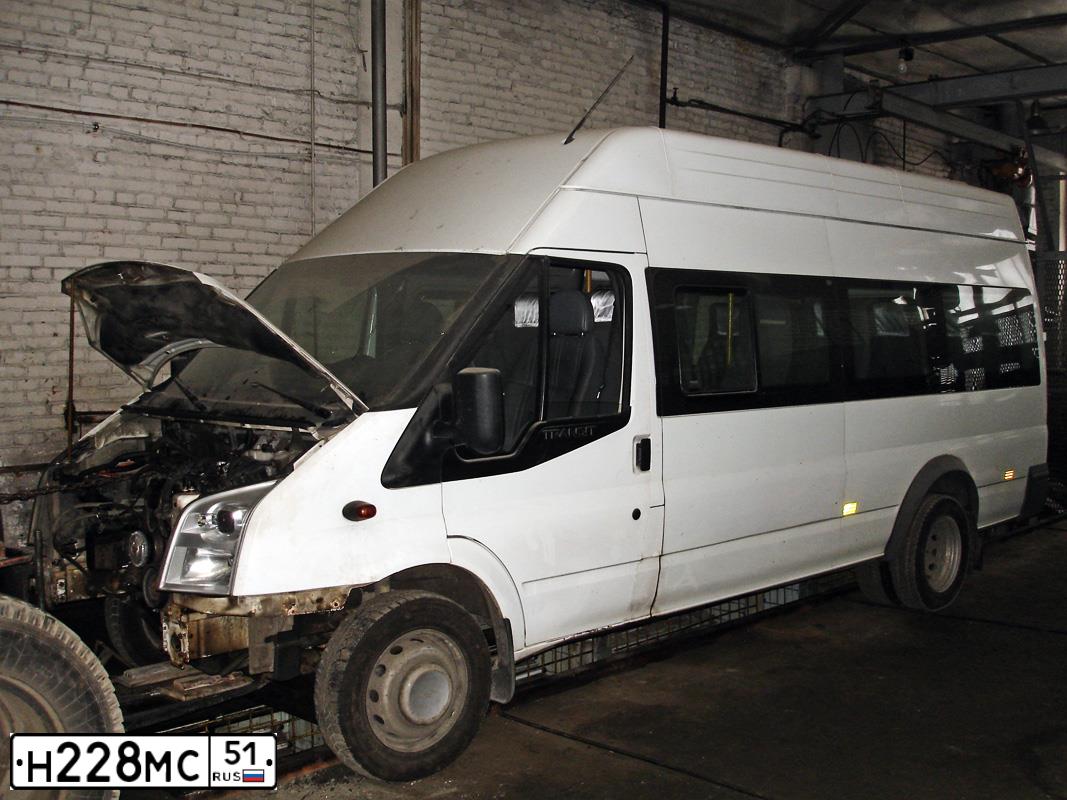 Фото автомобиля FORD TRANSIT, 2008 — госномер В285НТ51. Цвет: Белый