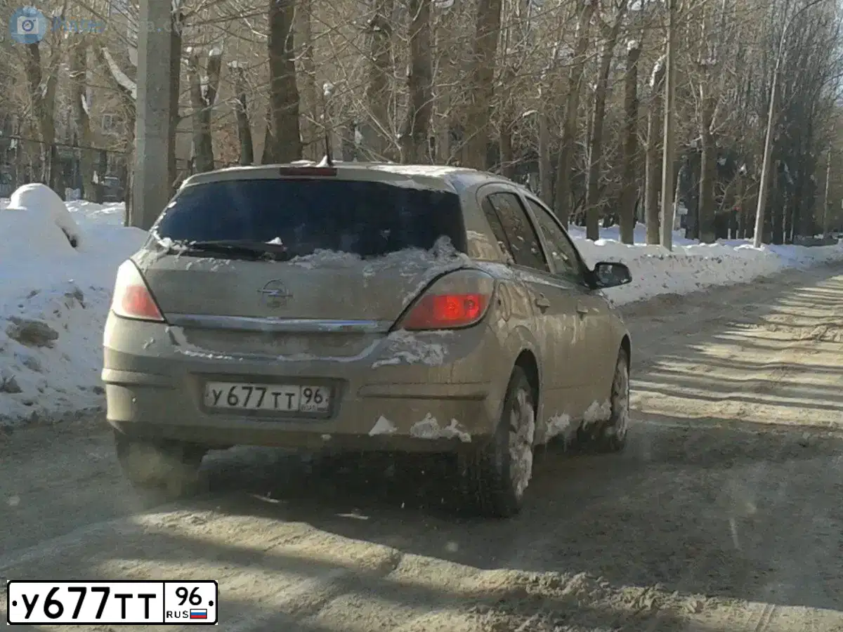 Фото автомобиля OPEL ASTRA, 2006 — госномер У677ТТ96. Цвет: БЕЖЕВО-СЕРЫЙ