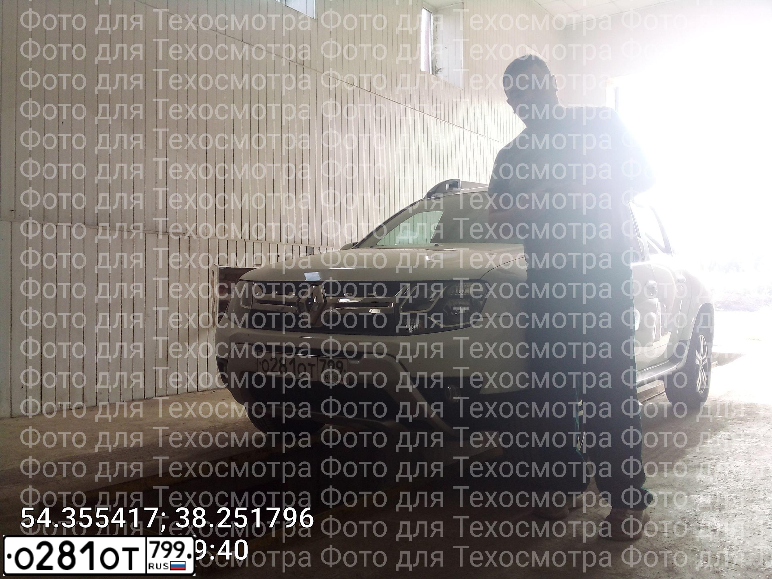 Фото автомобиля RENAULT DUSTER, 2019 — госномер О281ОТ799. Цвет: Белый