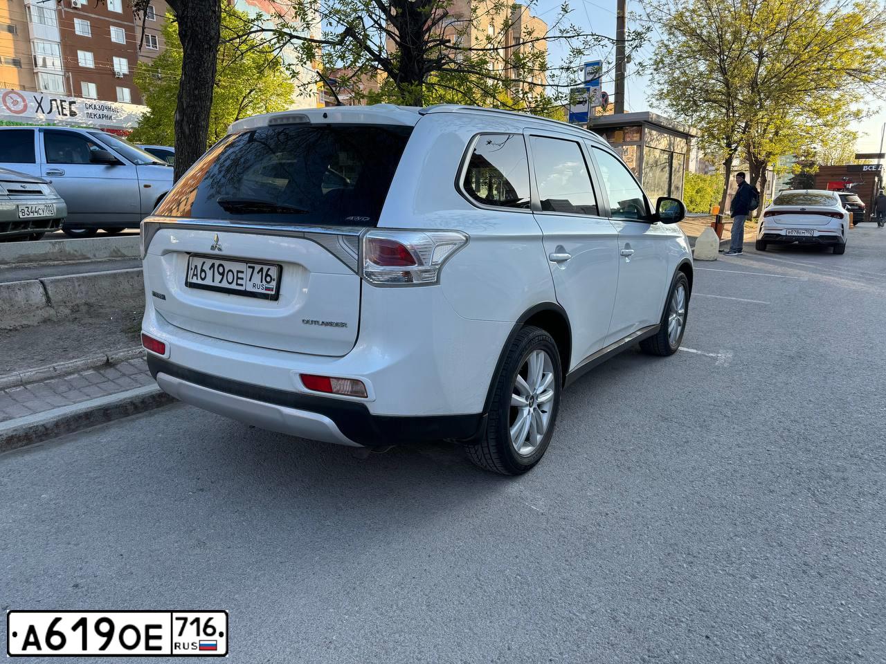Фото автомобиля MITSUBISHI OUTLANDER, 2014 — госномер А619ОЕ716