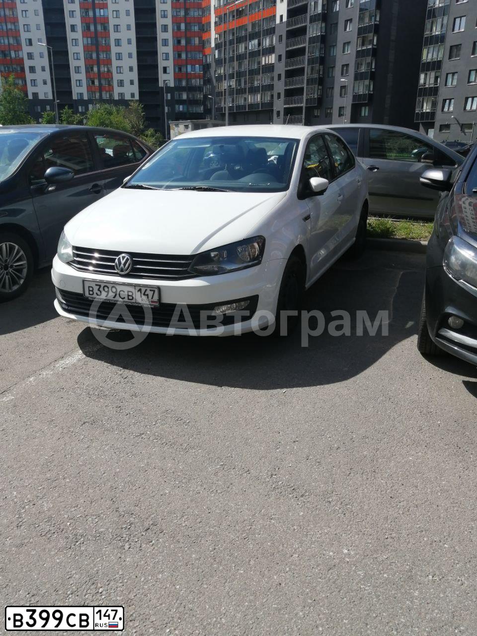 Фото автомобиля VOLKSWAGEN POLO, 2016 — госномер В399СВ147. Цвет: Белый