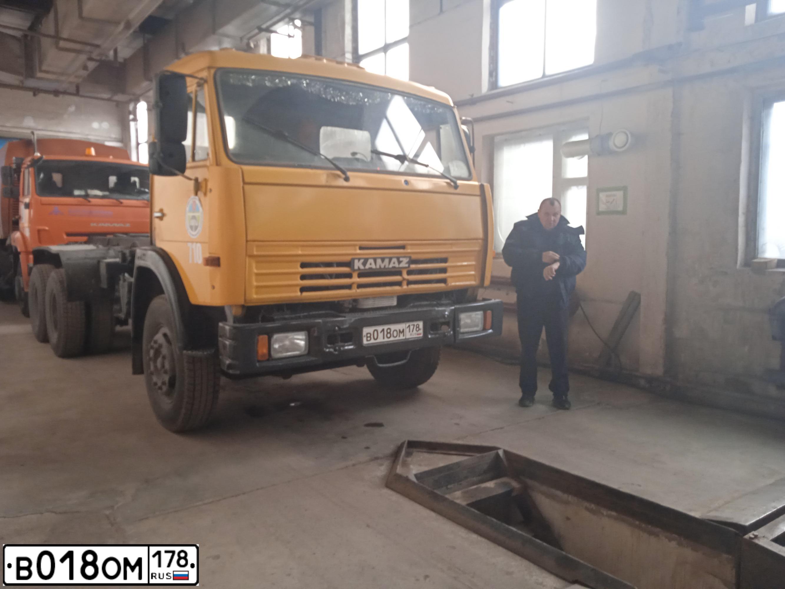 Фото автомобиля KAMAZ 53229 /6X4/, 1999 — госномер В018ОМ178. Цвет: ЖЕЛТЫЙ