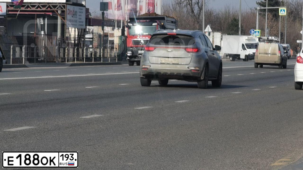 Фото автомобиля KIA SPORTAGE, 2019 — госномер Е188ОК193. Цвет: Серебристый