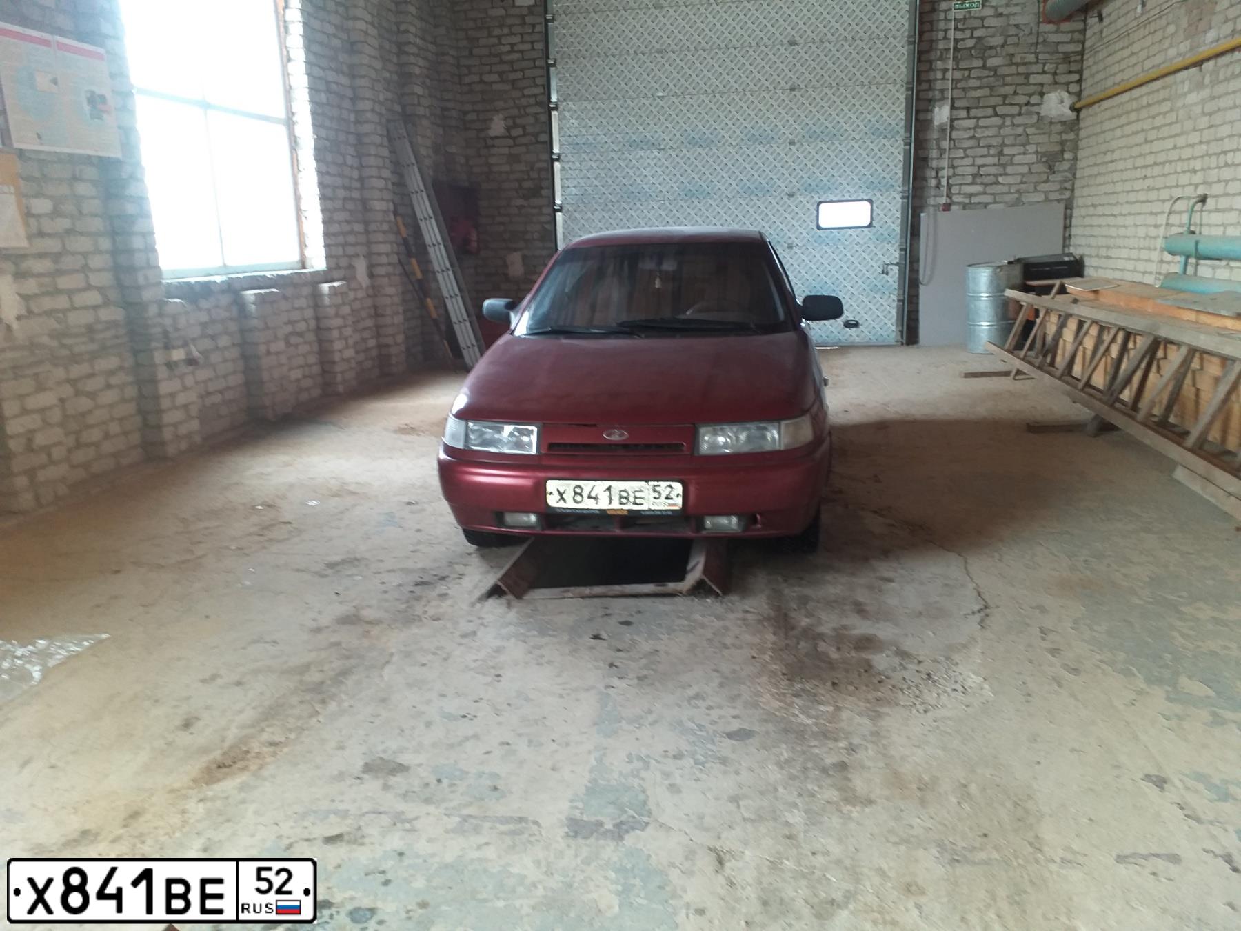 Фото автомобиля LADA 2112, 2004 — госномер Х841ВЕ52. Цвет: ВИШНЕВЫЙ