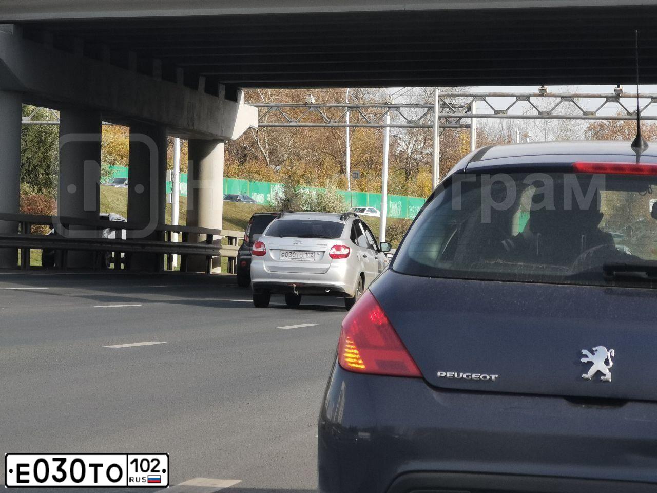 Фото автомобиля LADA GRANTA, 2016 — госномер Е925УО156
