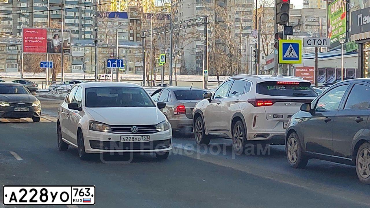 Фото автомобиля VOLKSWAGEN POLO, 2019 — госномер Р478АХ763. Цвет: Белый