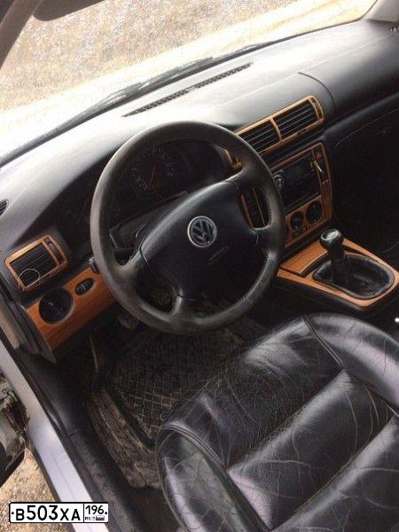 Фото автомобиля VOLKSWAGEN PASSAT, 2000 — госномер М135ХВ196. Цвет: СВЕТЛО-СЕРЫЙ