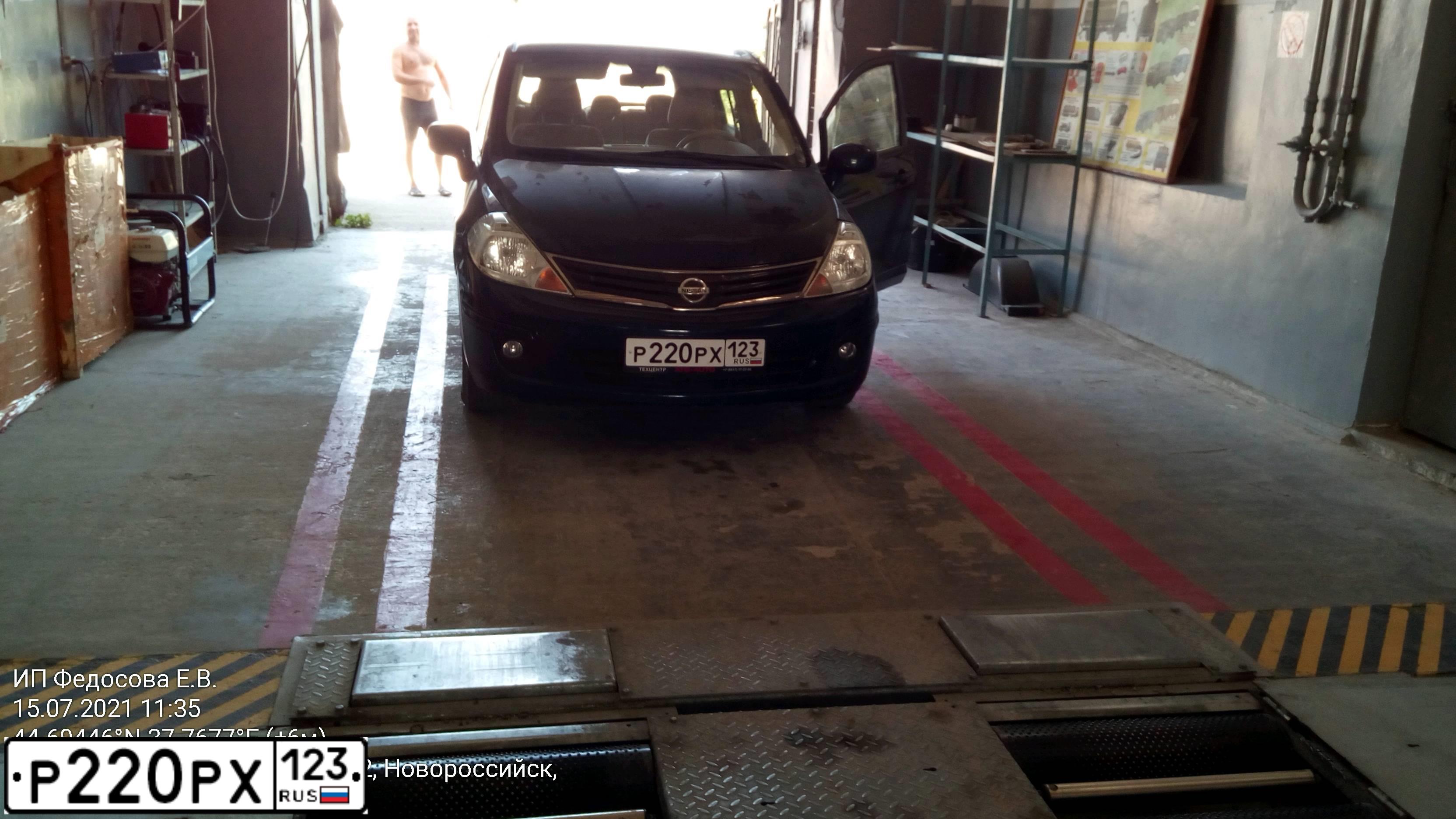 Фото автомобиля NISSAN TIIDA, 2011 — госномер К112СА75. Цвет: ТЕМНО-СИНИЙ
