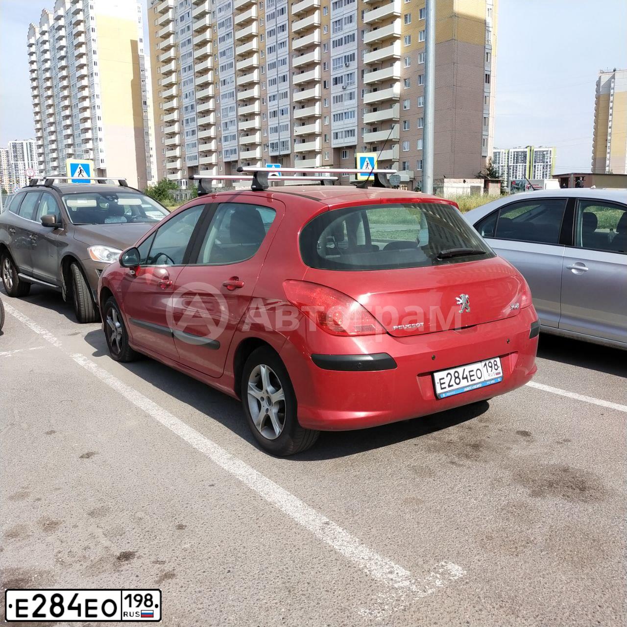 Фото автомобиля PEUGEOT T 308, 2011 — госномер Е284ЕО198. Цвет: Красный