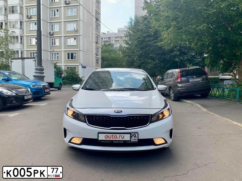 Фото автомобиля HONDA CR-V, 2013 — госномер К005РК77. Цвет: СЕРЫЙ