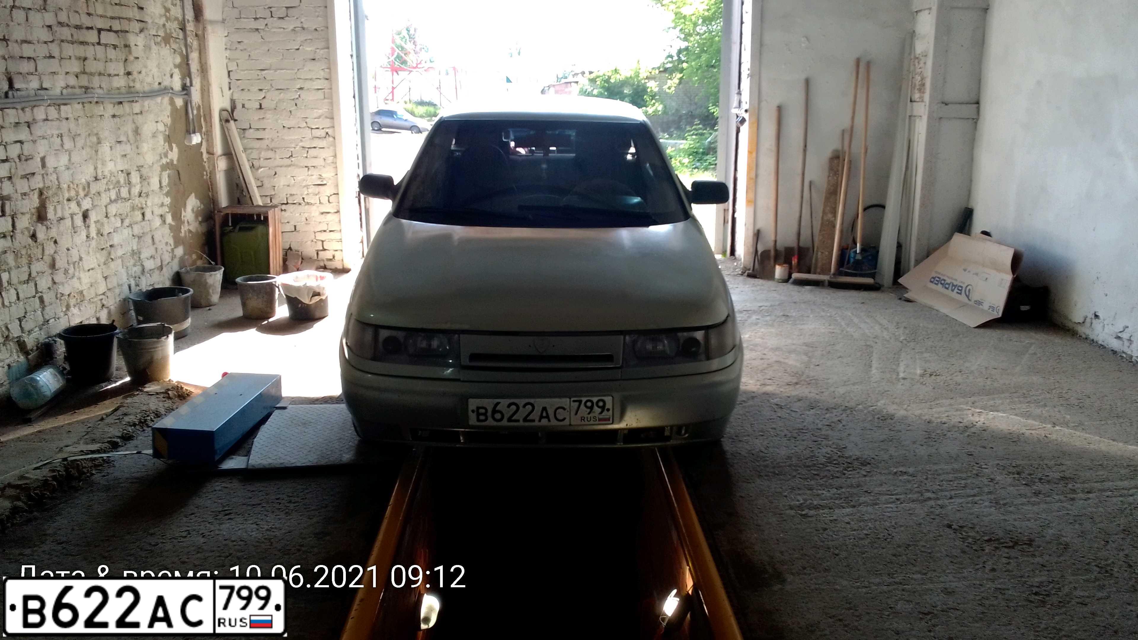 Фото автомобиля LADA 2112, 2006 — госномер В622АС799. Цвет: БЕЛО-ЗЕЛЕНЫЙ