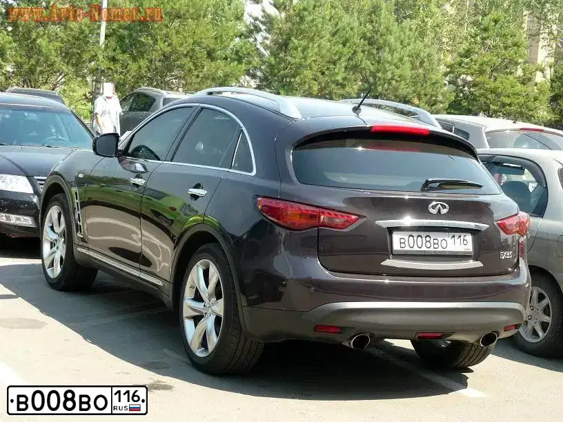 Фото автомобиля INFINITI FX35, 2009 — госномер Р808СН186. Цвет: Коричневый