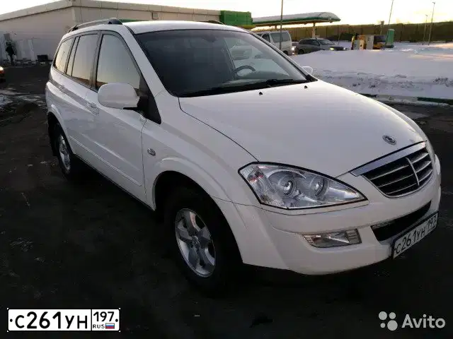 Фото автомобиля SSANGYONG KYRON, 2012 — госномер С261УН197. Цвет: Белый