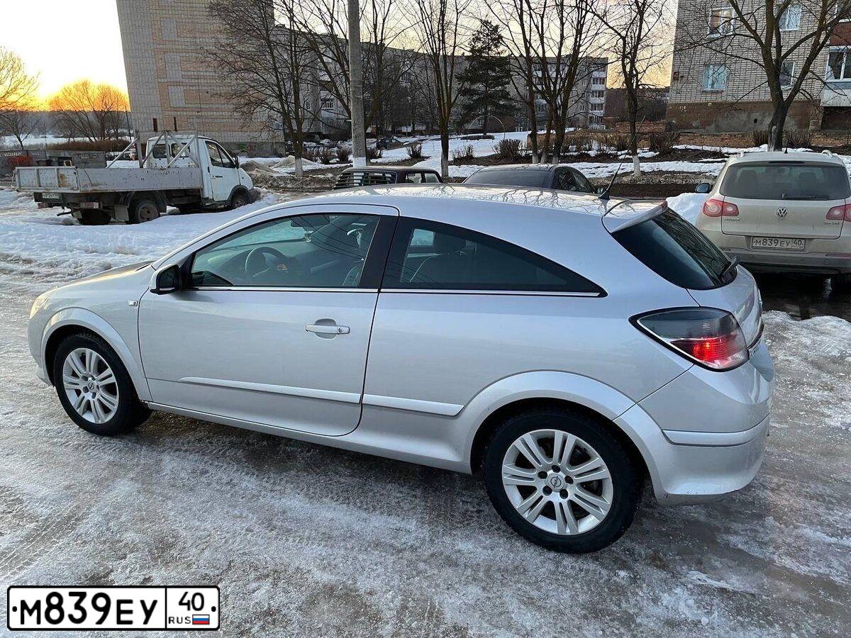 Фото автомобиля VOLKSWAGEN TIGUAN, 2010 — госномер М839ЕУ40. Цвет: Серебристо-Желтый
