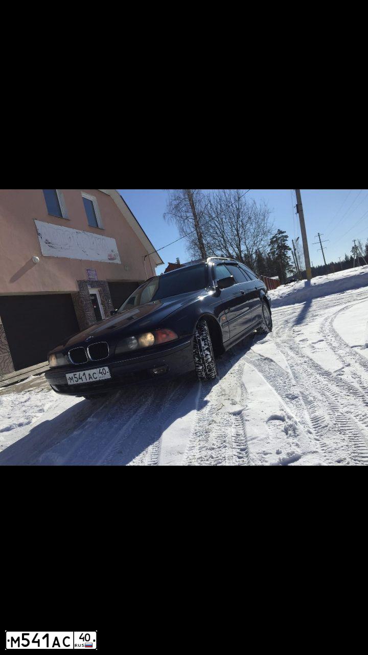 Фото автомобиля BMW SERIE 5, 1997 — госномер Н604КУ790. Цвет: Темно-синий