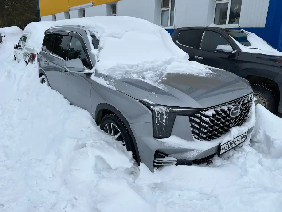 Фото автомобиля GAC GS8 GАС6501JDА6В, 2024 — госномер М308КМ186. Цвет: СЕРЫЙ