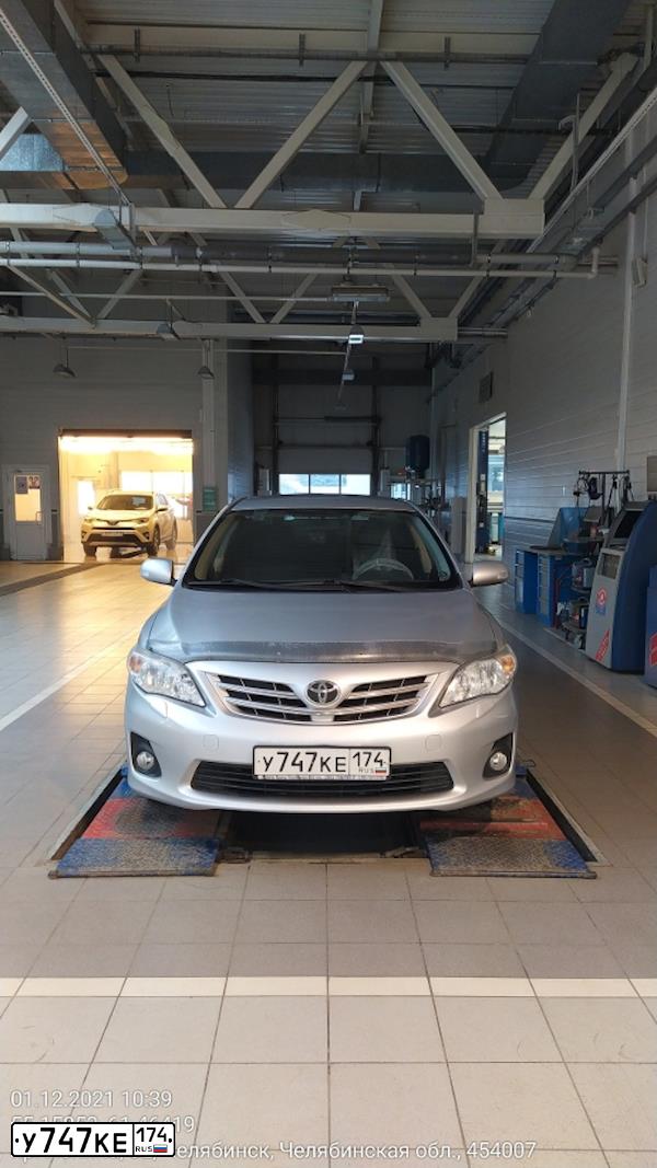 Фото автомобиля TOYOTA COROLLA, 2010 — госномер У747КЕ174. Цвет: СЕРЕБРИСТЫЙ