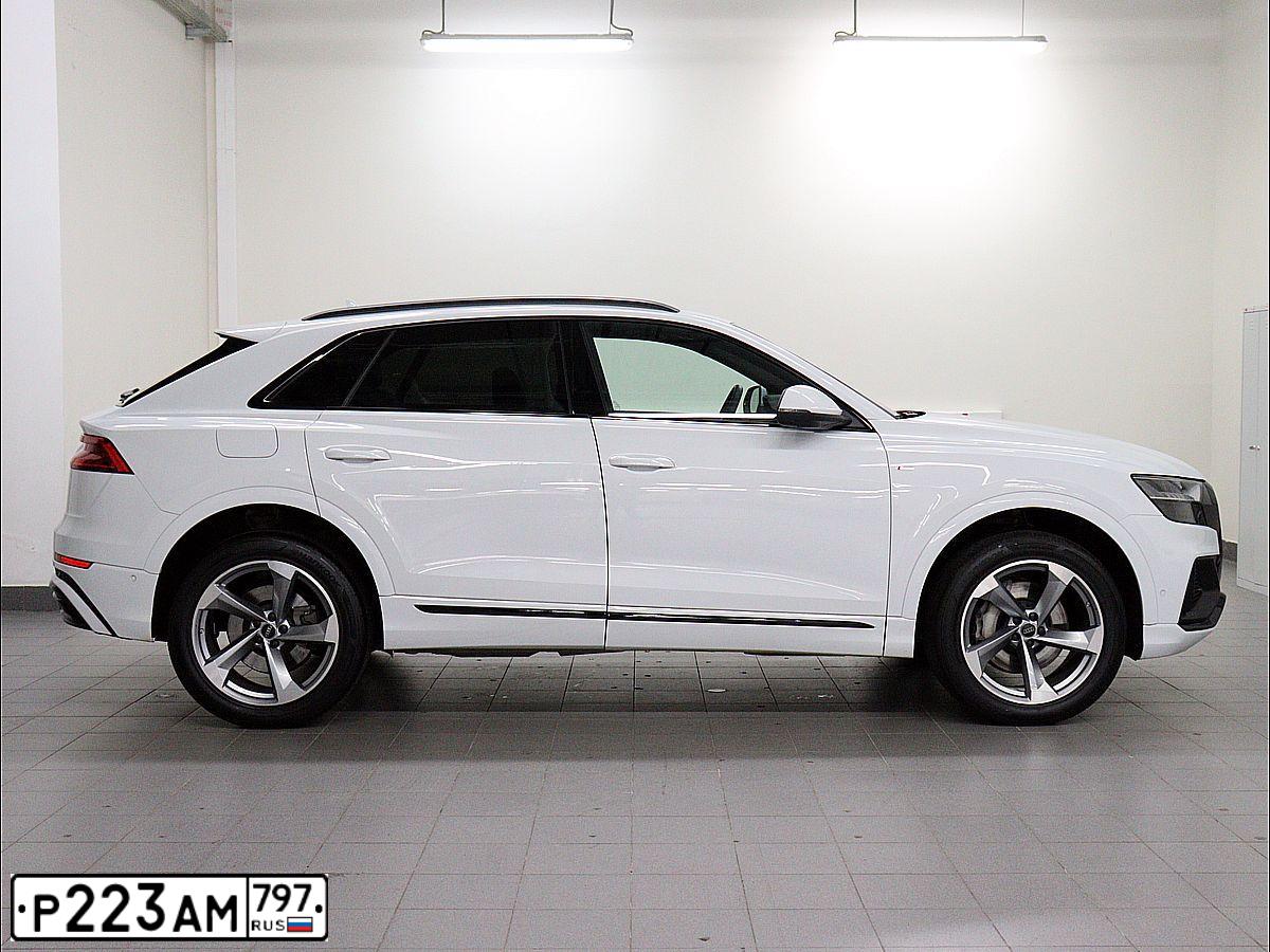 Фото автомобиля AUDI Q8, 2019 — госномер Р223АМ797. Цвет: Белый