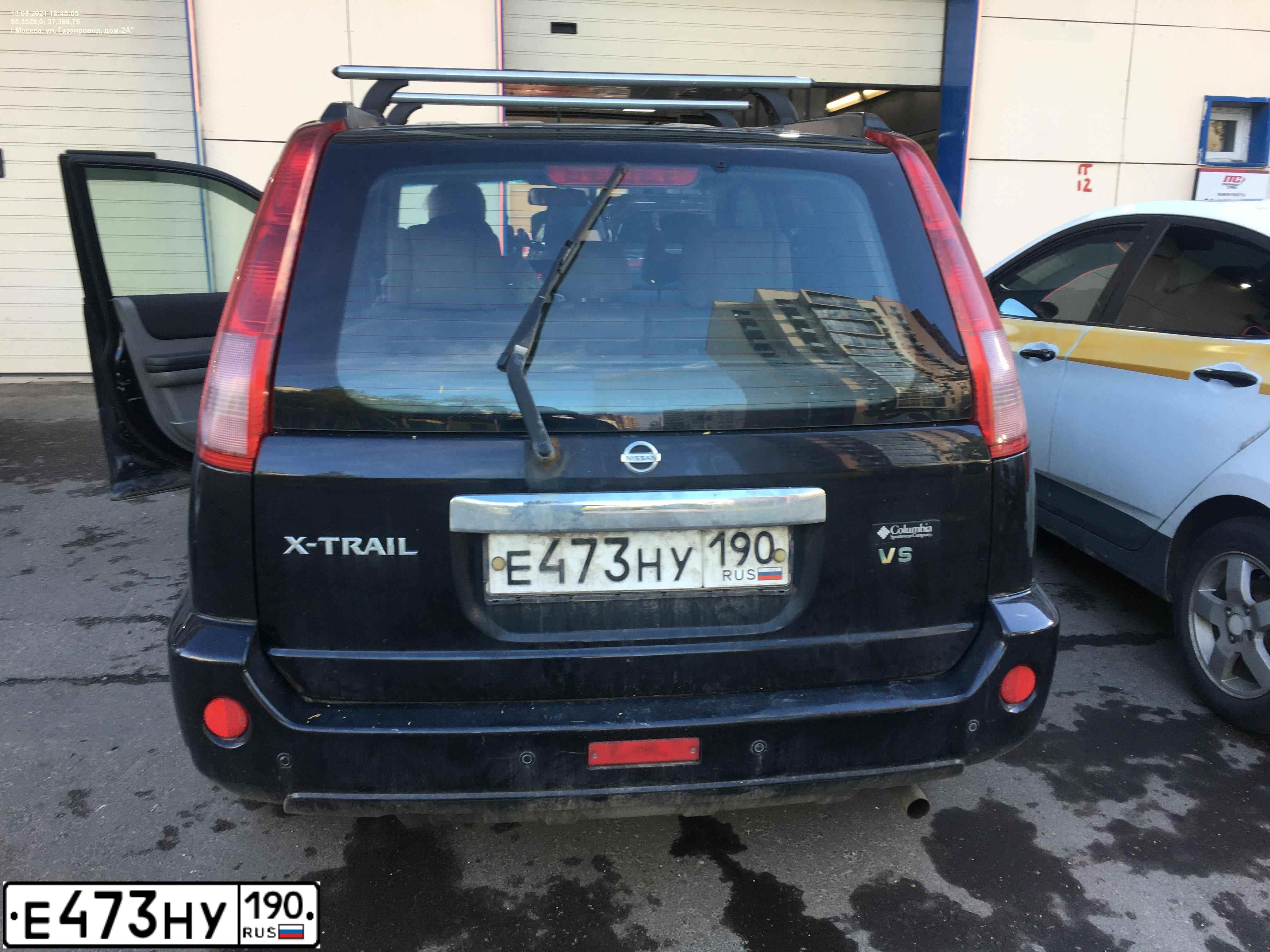 Фото автомобиля NISSAN X-TRAIL, 2005 — госномер Е473НУ190. Цвет: ЧЕРНЫЙ