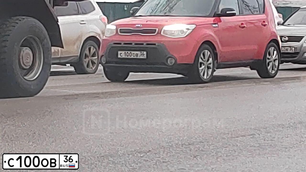 Фото автомобиля KIA SOUL, 2016 — госномер В461АХ790. Цвет: Красный