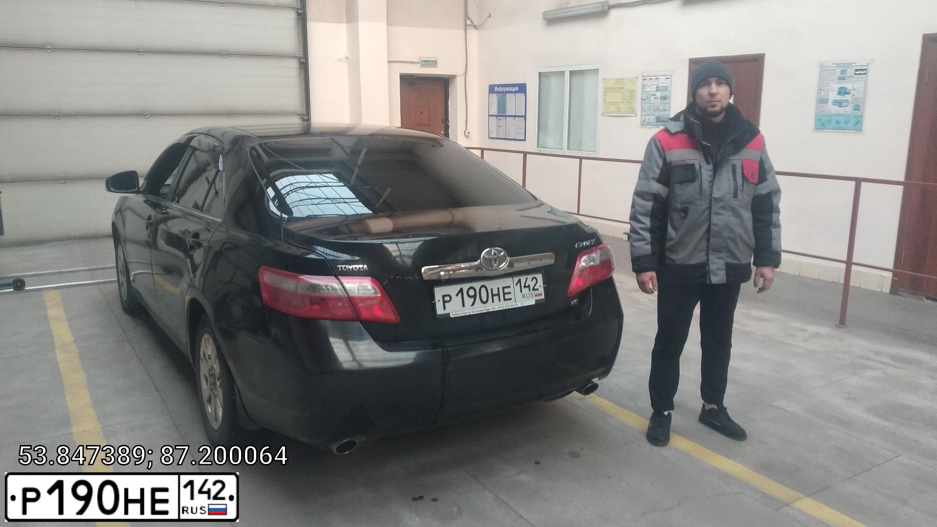 Фото автомобиля TOYOTA CAMRY, 2011 — госномер В428УС42. Цвет: ЧЕРНЫЙ